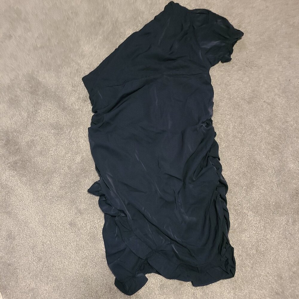 🥵 NWOT Navy blue, off shoulder dress ruffle cocktail